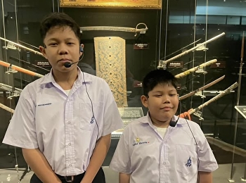 มัคคุเทศก์ภาคภาษาอังกฤษ น้องไตตั้น และ
พี่ตุลย์ พาชมพิพิธภัณฑ์กองทัพบก